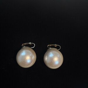 Vintage Oversized Faux Pearl Clip-On Earrings Gold Tone Lucite 1.5” 1960s
